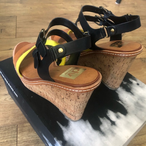 Dolce Vita -Jobin Wedge (New in box) - Picture 5 of 8